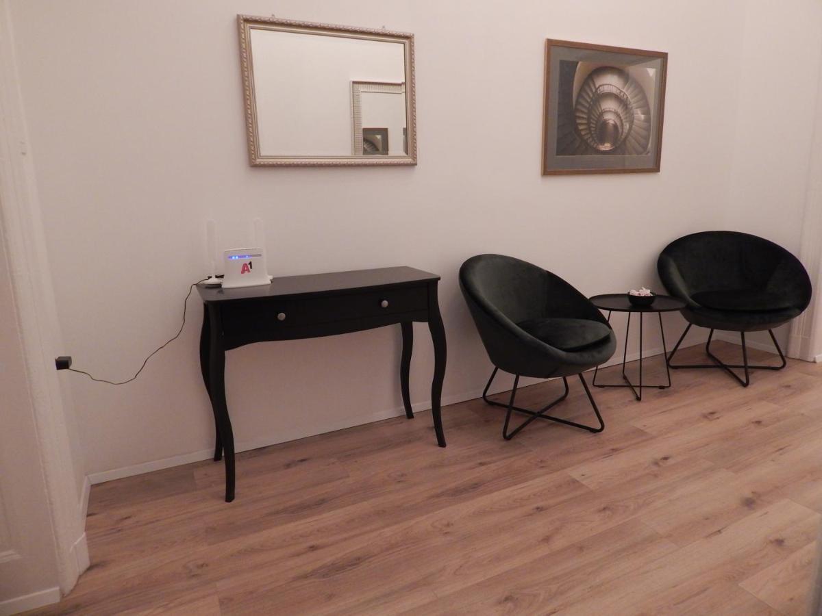 Deluxe Studio