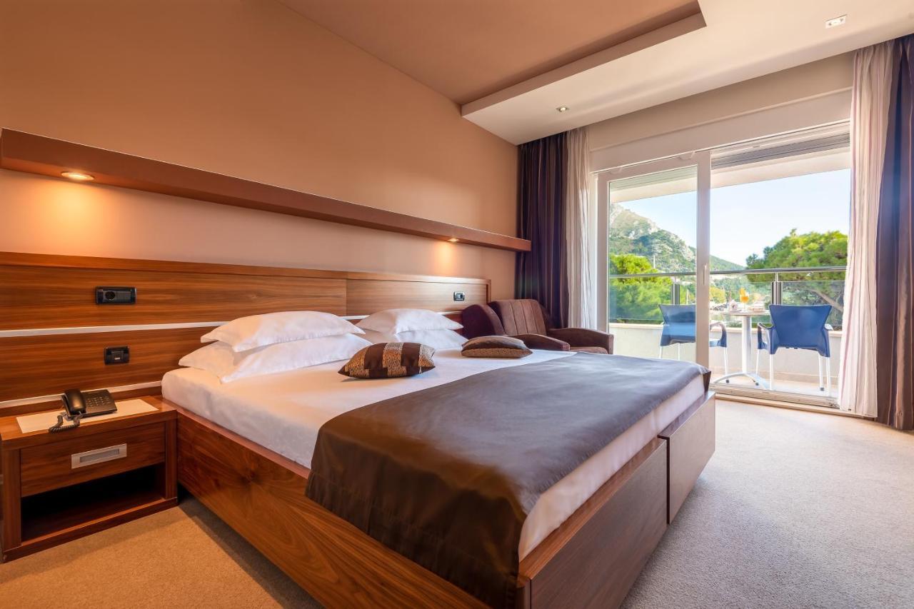 Doppel-/Zweibettzimmer mit seitlichem Meerblick