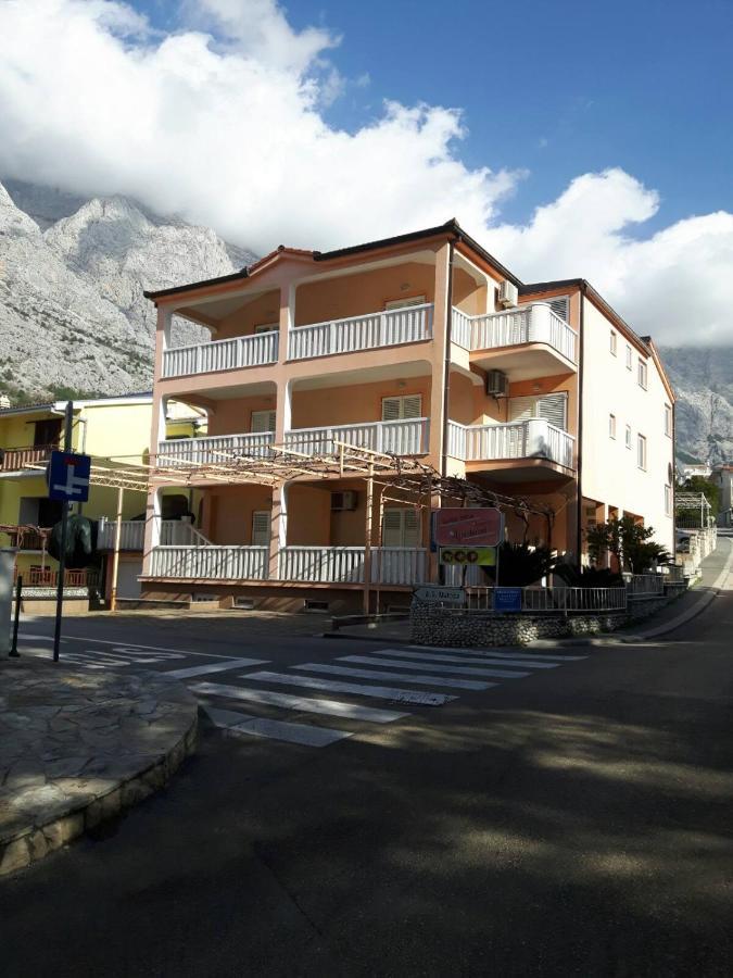 Familienzimmer mit Bergblick