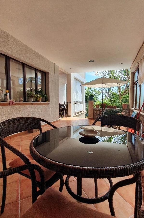 Doppelzimmer mit Balkon und Meerblick