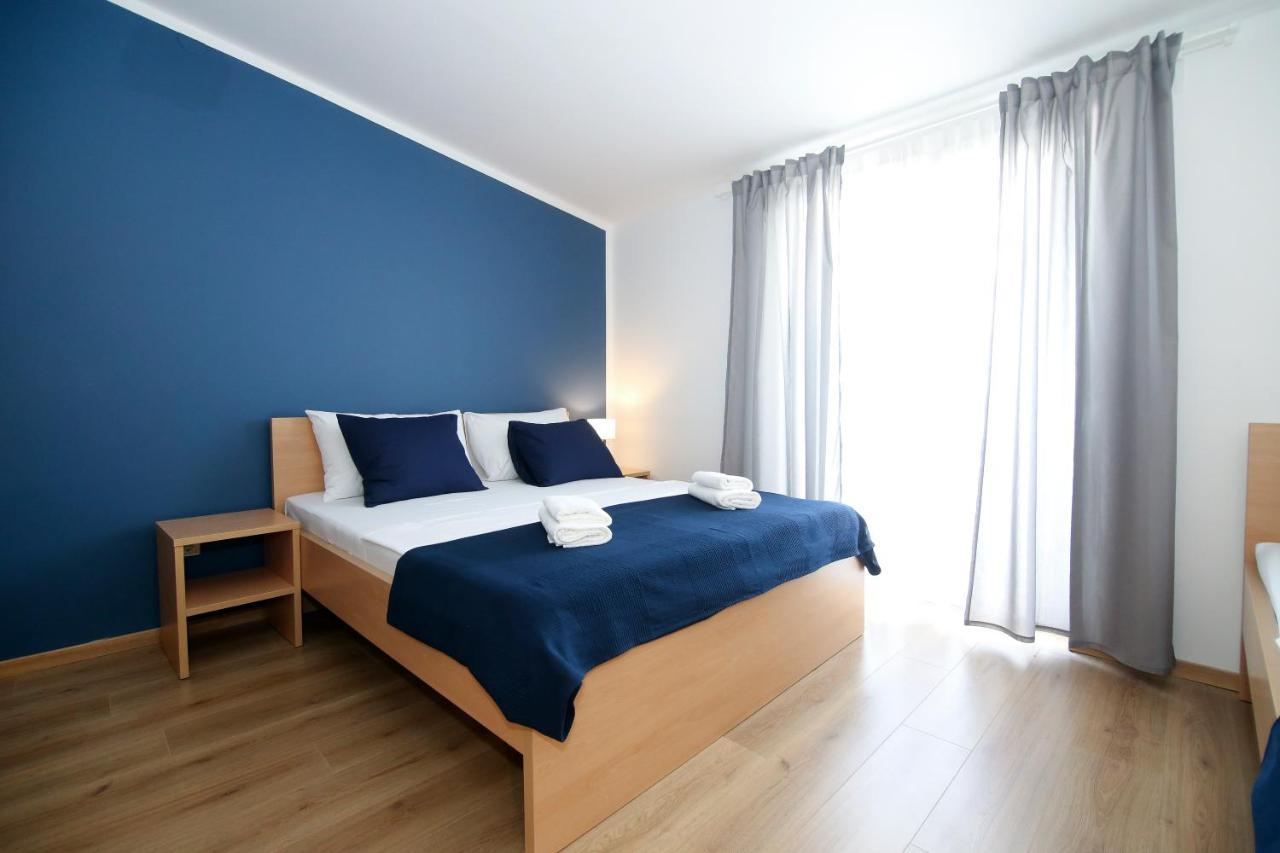Standard Dreibettzimmer mit Meerblick