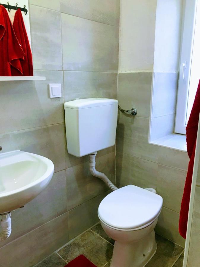 Double or Twin Room with Sea View and Shared Bathroom 5