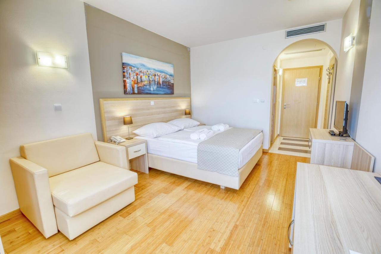 Deluxe Double Room with Balcony and Sea View