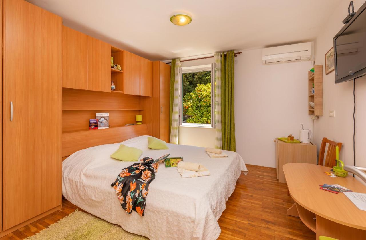 Double Room with Private External Bathroom,1111133106:JPEG