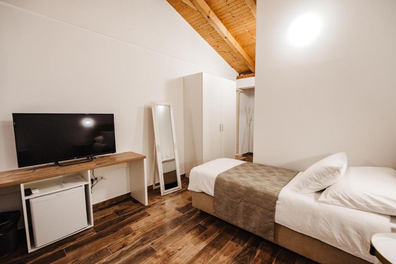 Doppel- oder Zweibettzimmer