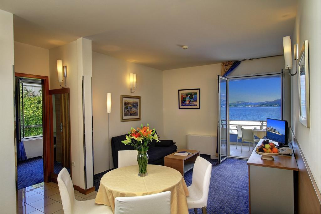 One-Bedroom Suite with Sea View