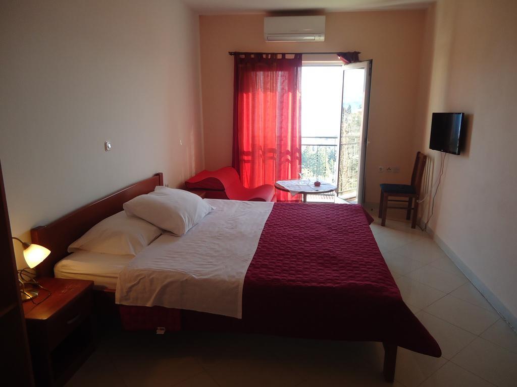 Doppelzimmer mit Balkon und Meerblick