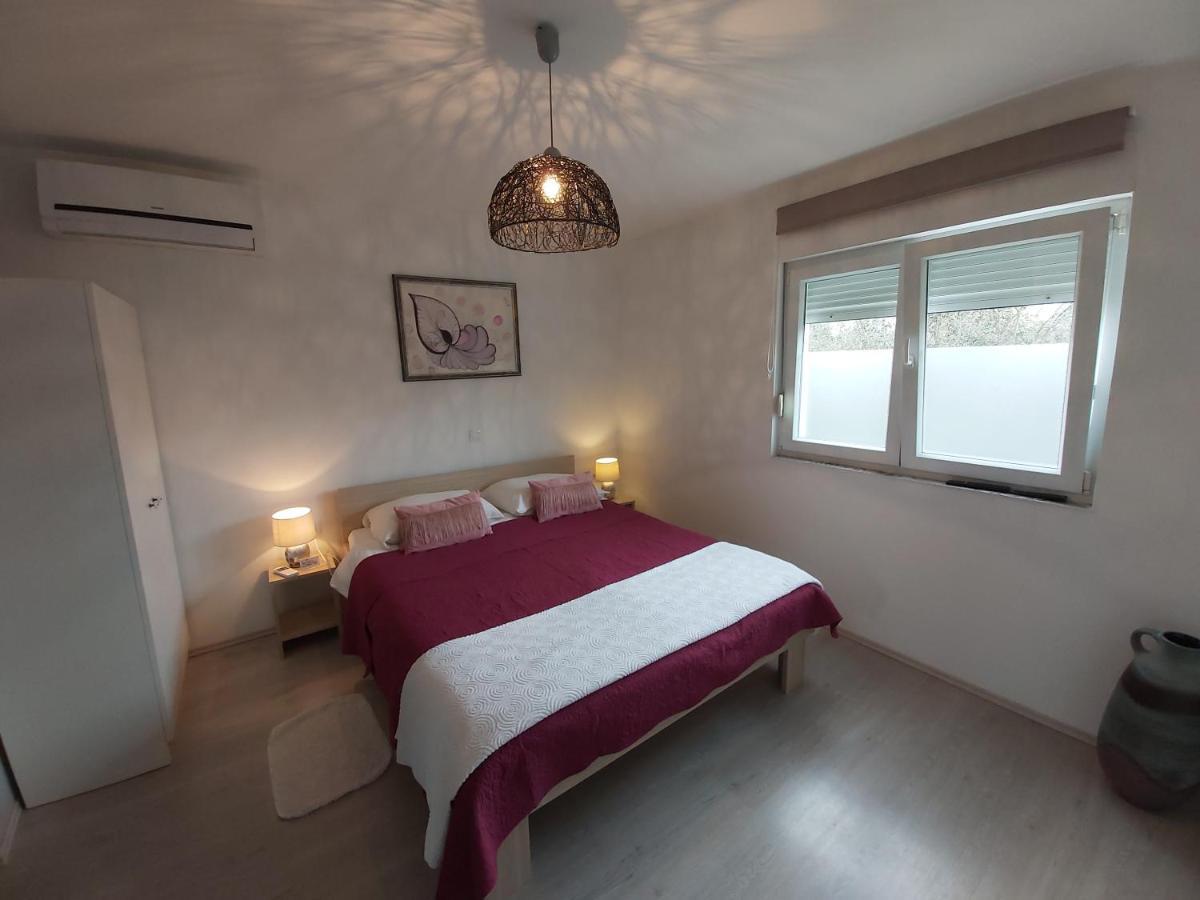 Deluxe Double Room (2 Adults + 1 Child)
