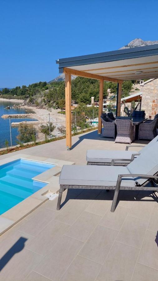 Superior Mobilheim mit Pool und Meerblick