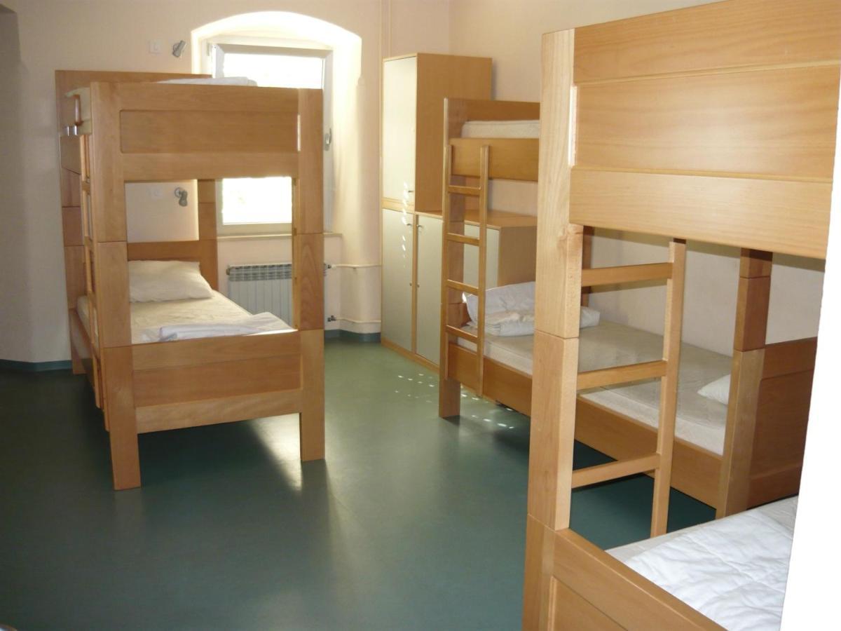 Bett im gemischten 6-Bett-Schlafsaal