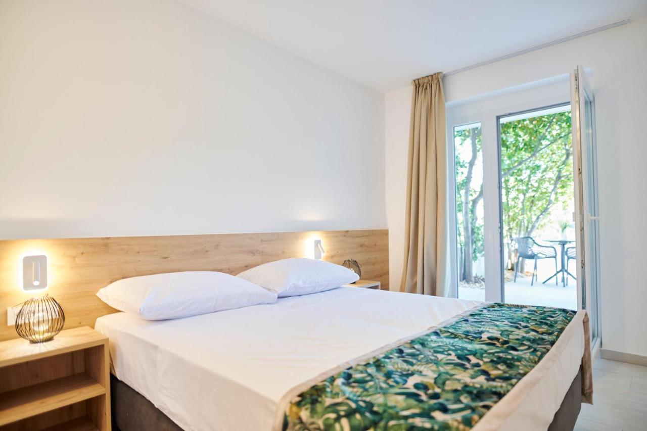 Doppel-/Zweibettzimmer mit eigener Terrasse