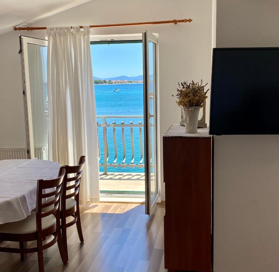 Apartment mit 3 Schlafzimmern, Terrasse und Meerblick (5 Erwachsene)