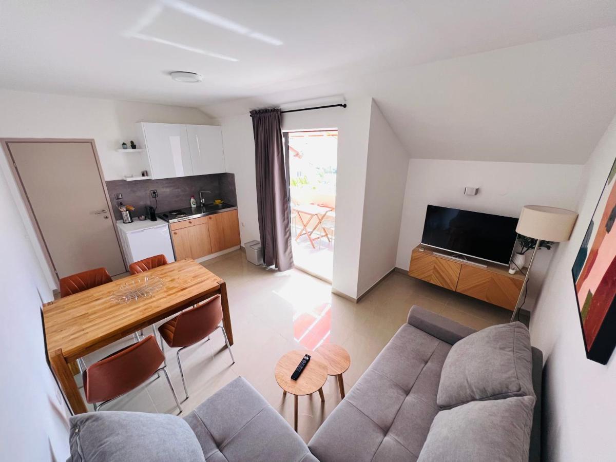 Apartment mit Poolblick