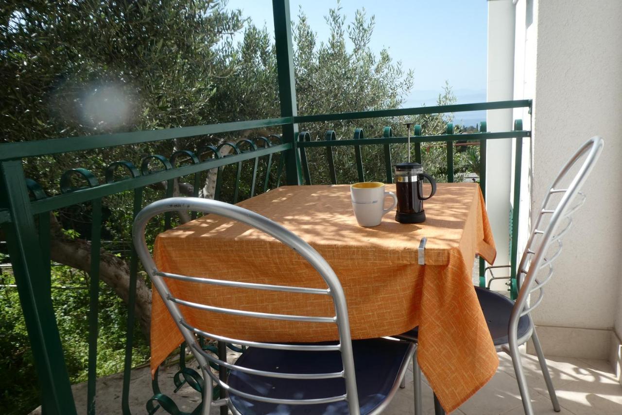 Studio mit Balkon und Meerblick.