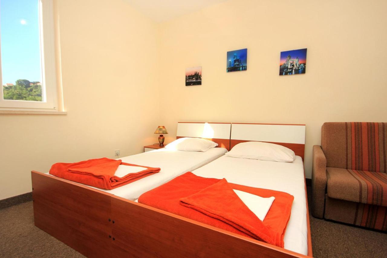 Twin Room,1270595200:JPEG