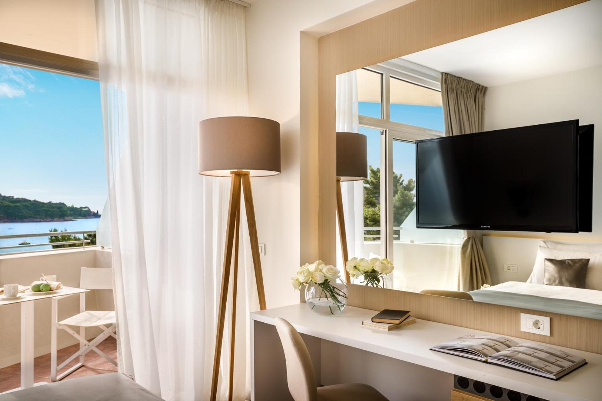 Habitación Doble con vistas al mar y balcón