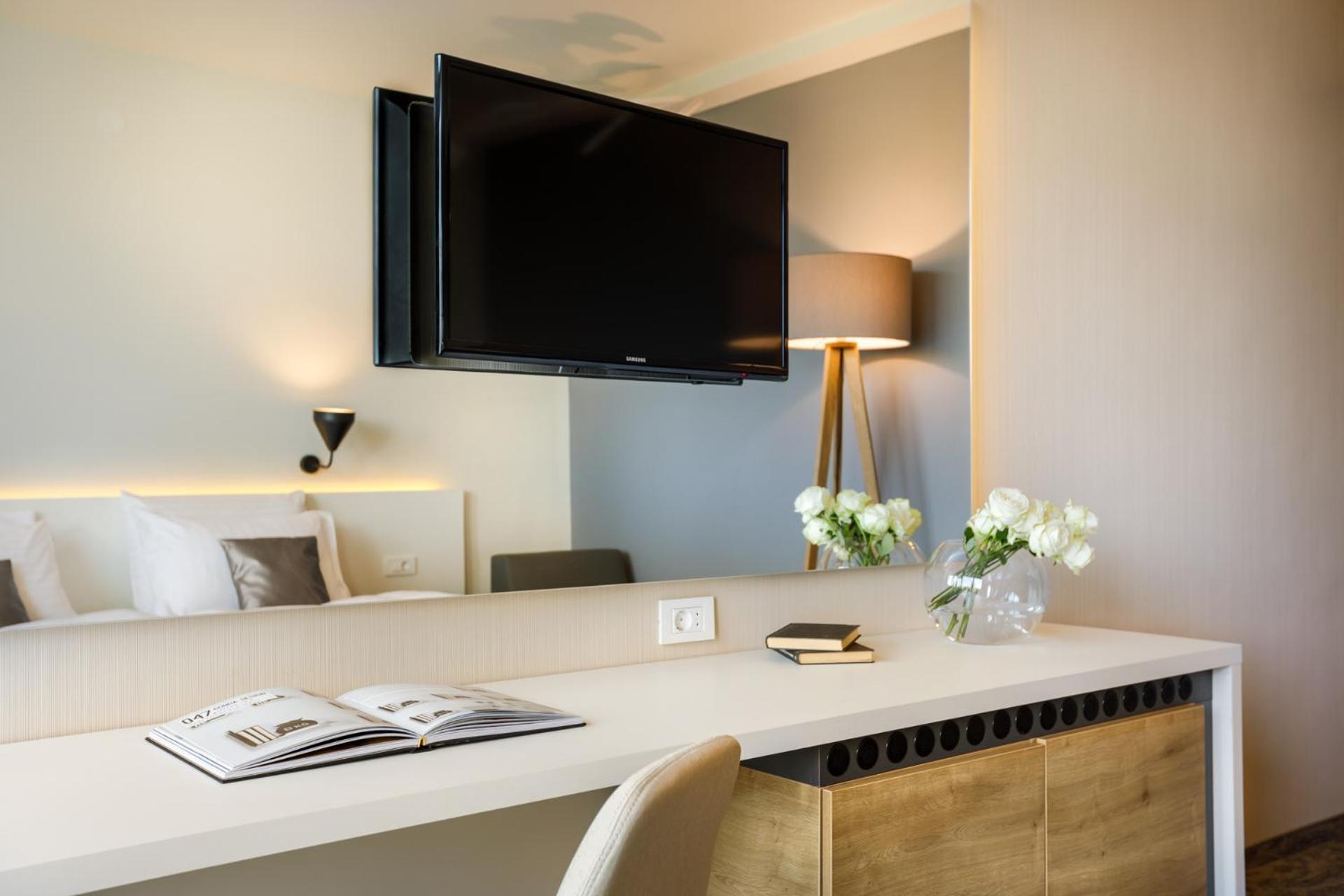Habitación Doble con vistas al parque y balcón
