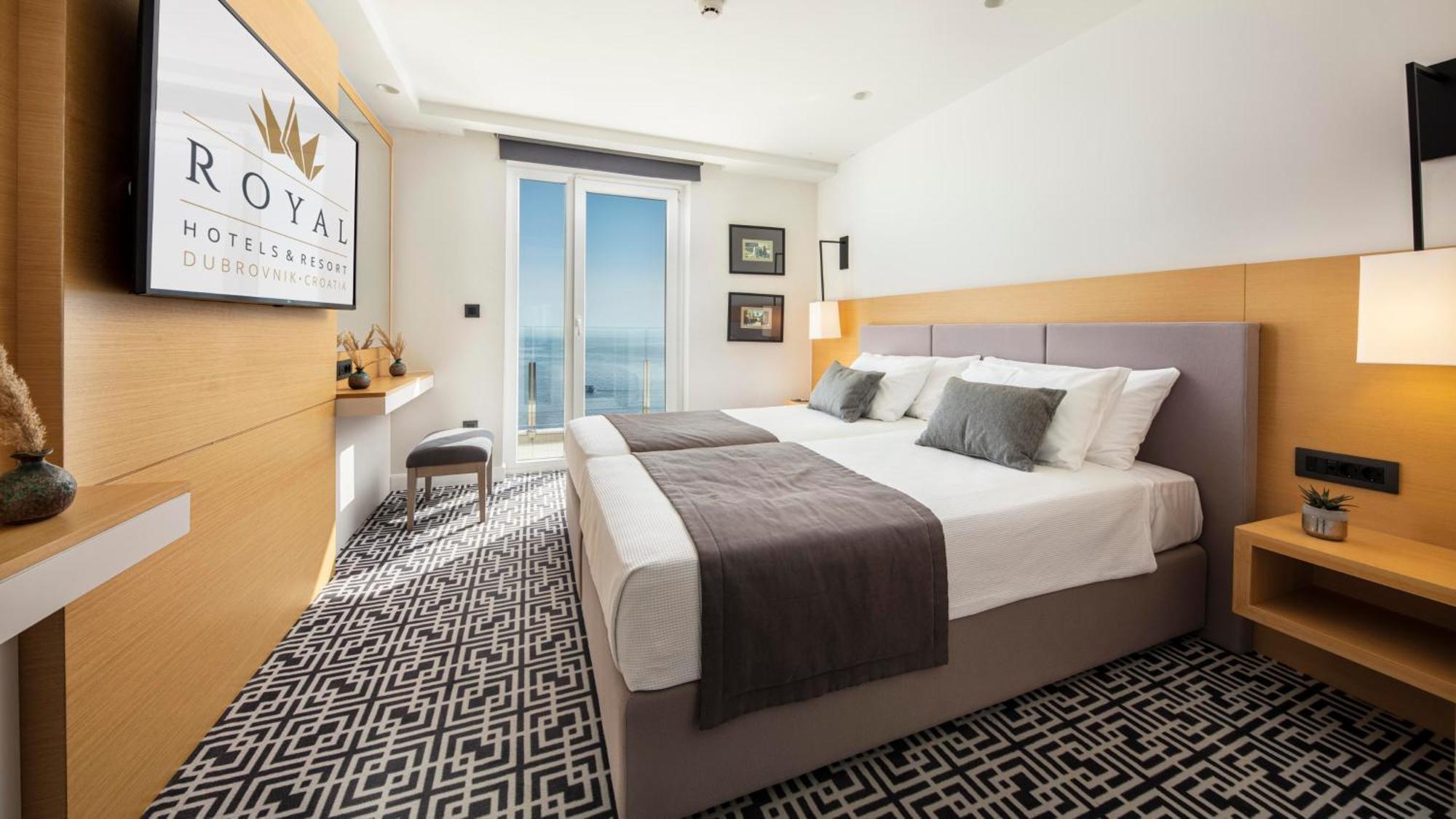 Royal  Sky Room with Sea View and Balcony