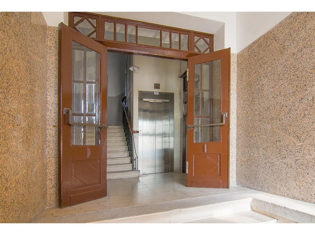 Luxury One-Bedroom Apartment with Balcony and Sea View