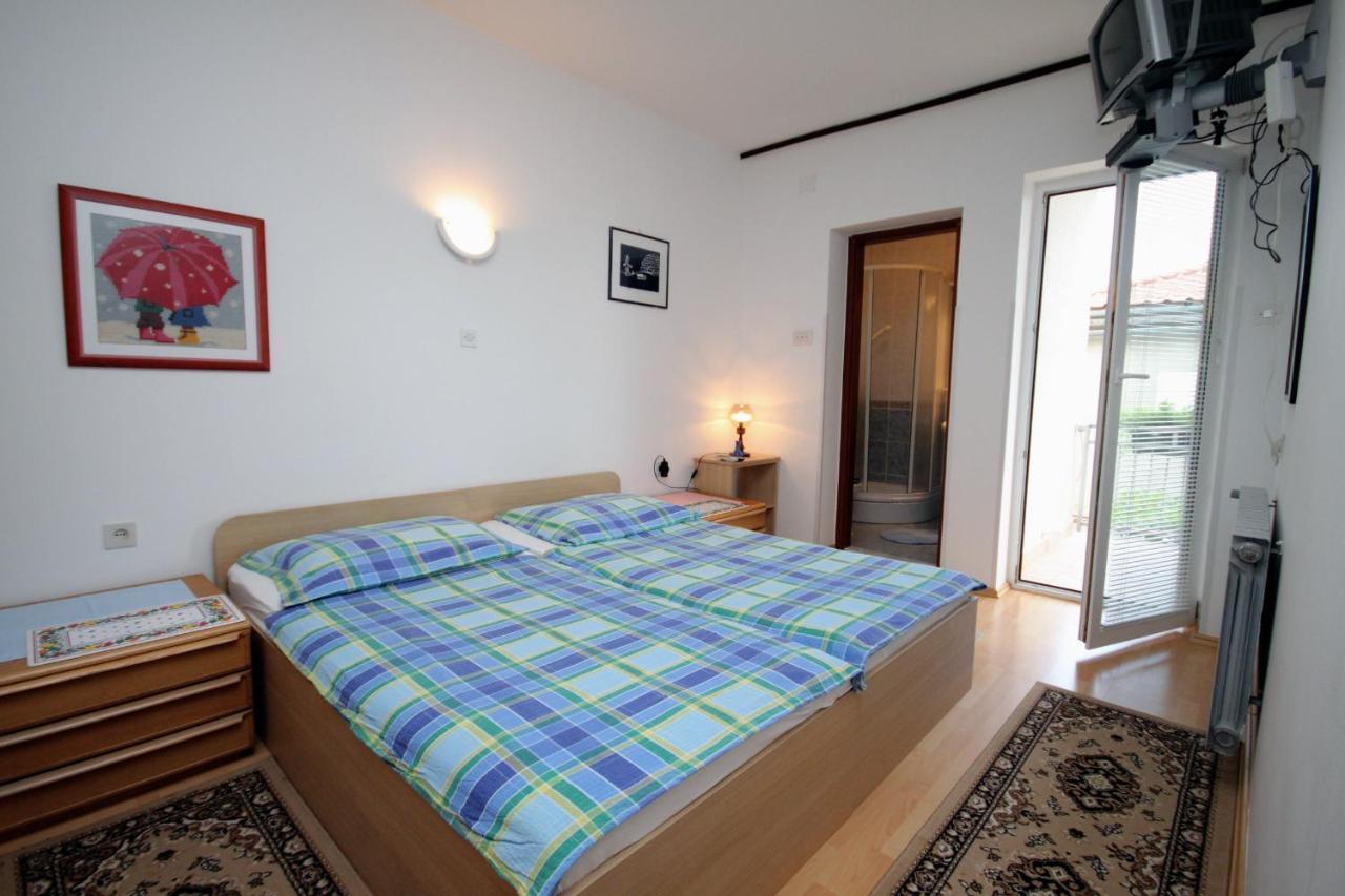 Appartamento con 2 Camere da Letto, Terrazza e Vista Mare