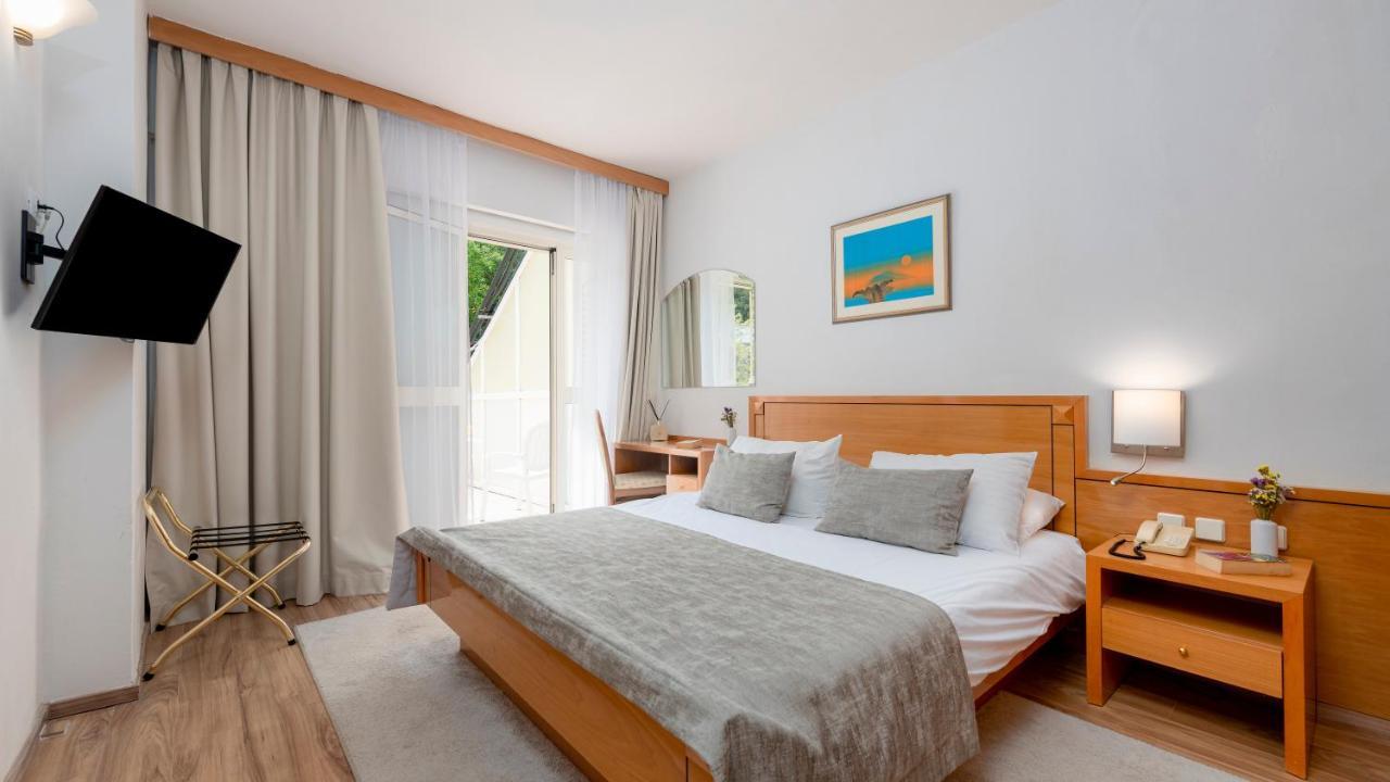 Standard Single Room with Park View and Balcony