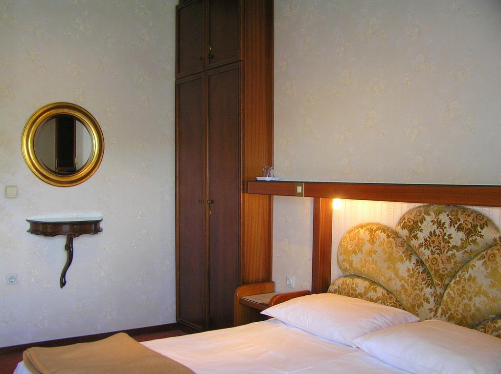 Doppelzimmer mit Balkon und Meerblick