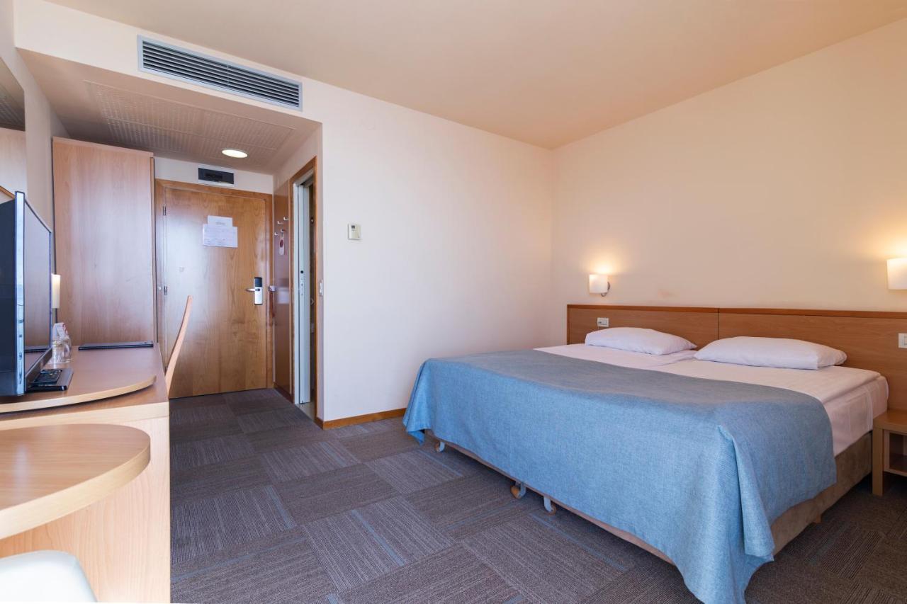 Standard Doppel- oder Zweibettzimmer mit Meerblick