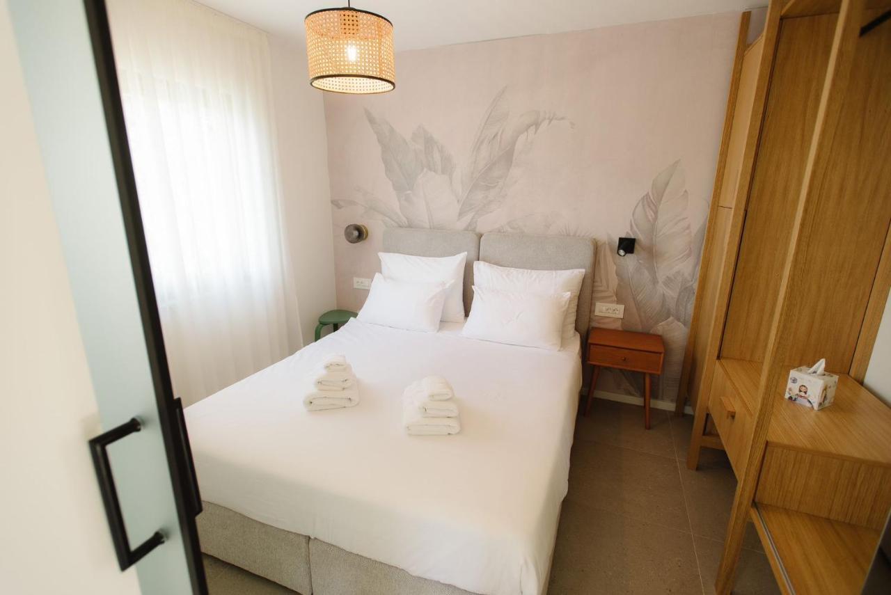 Premium Ferienwohnung mit 2 Schlafzimmern, Terrasse und teilweisem Meerblick