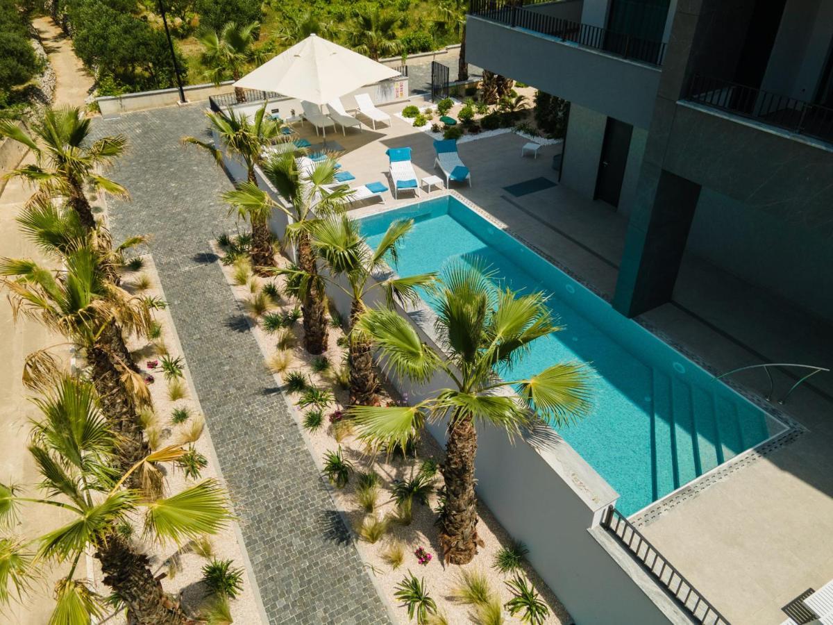 Deluxe suite Crystal with balcony and partial sea view