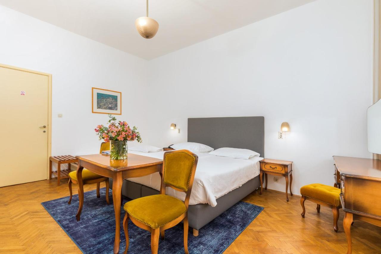 Doppelzimmer mit Gartenblick