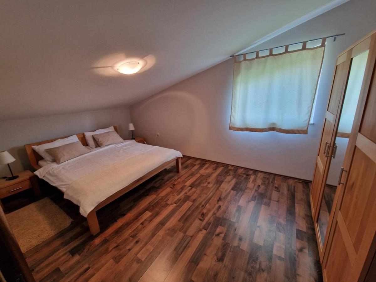 Appartamento con 2 Camere da Letto e Vista Mare