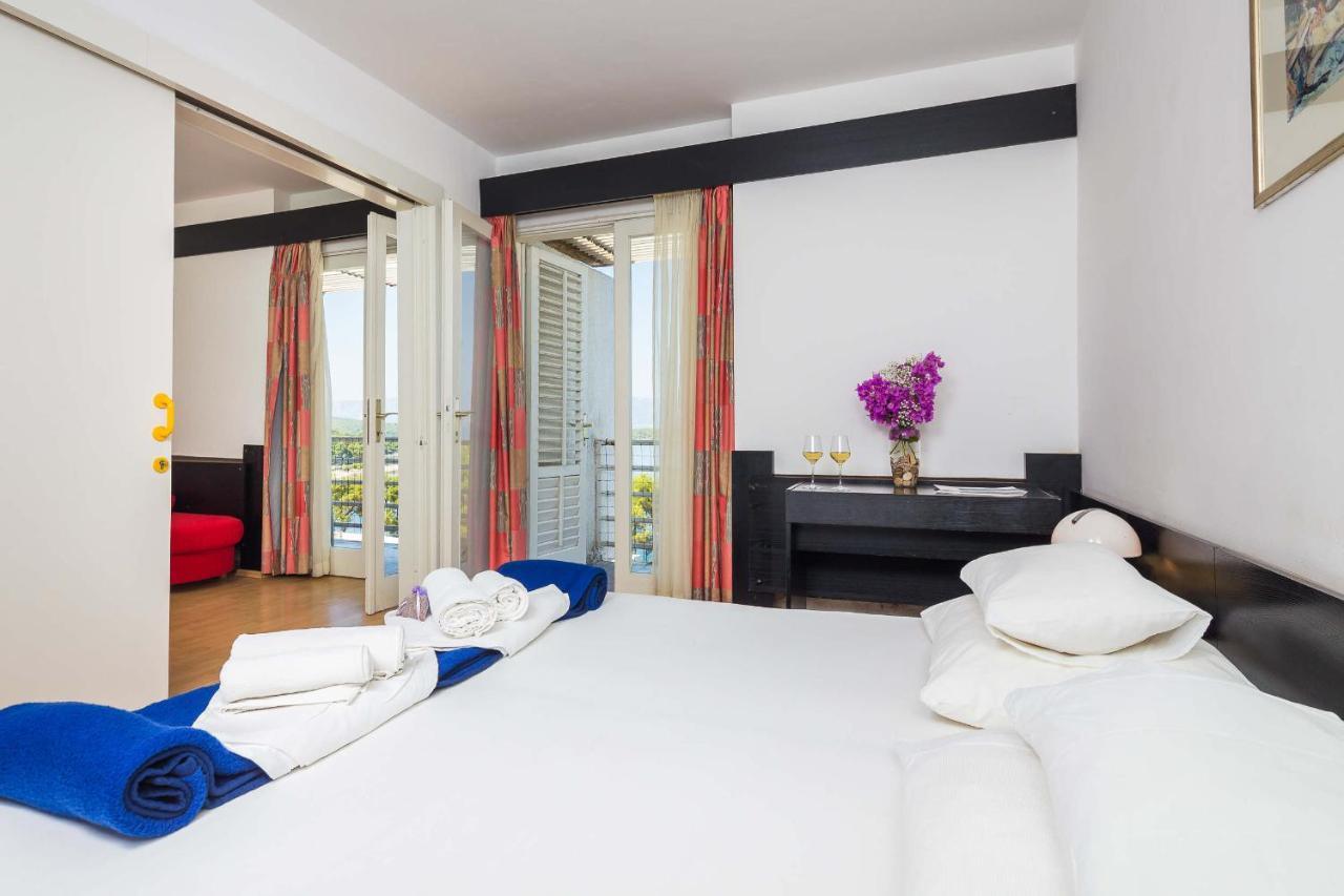 Family Suite with Sea View and Balcony