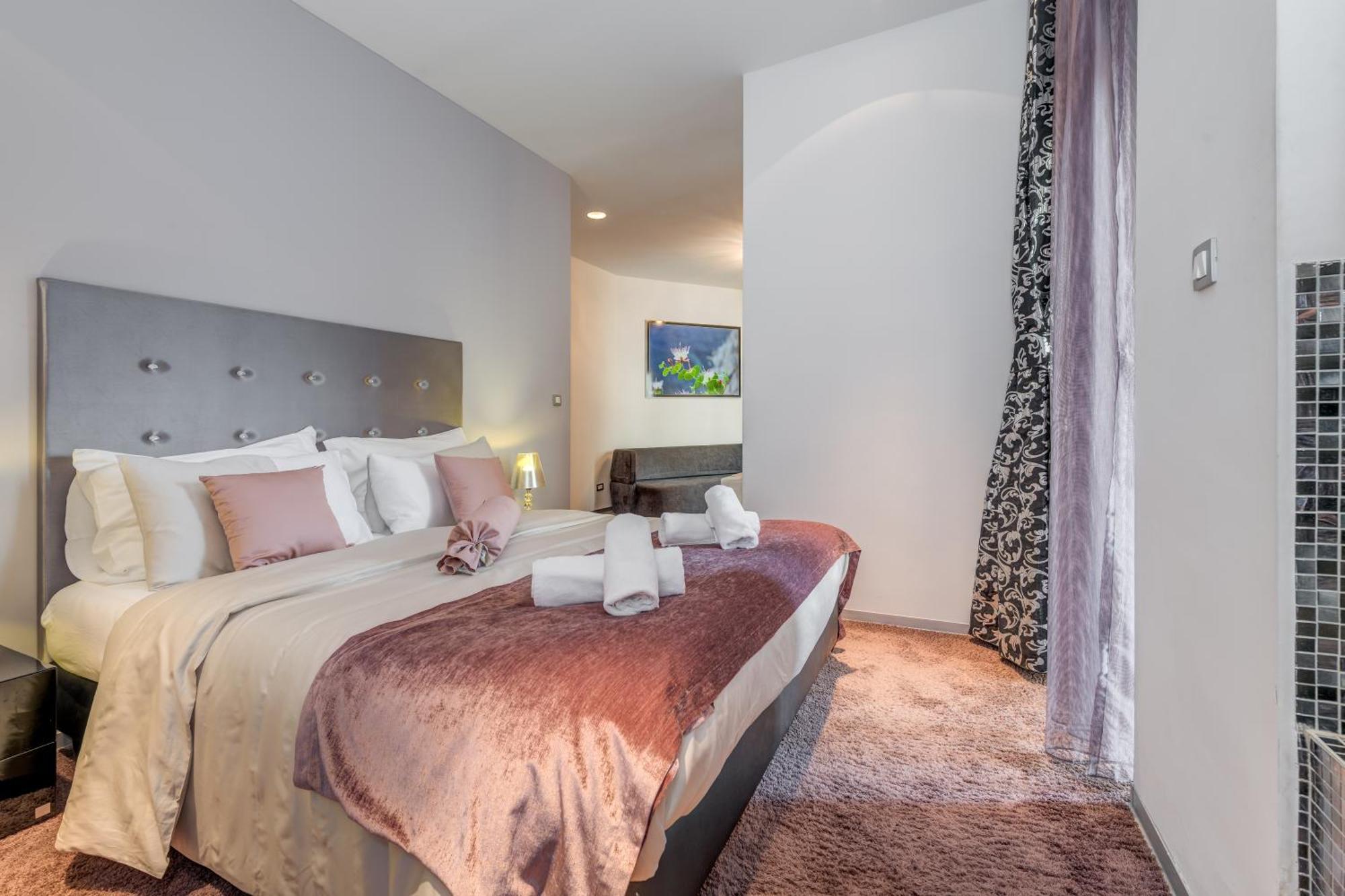 Chambre Double de Luxe avec Jacuzzi - Vue sur Ville