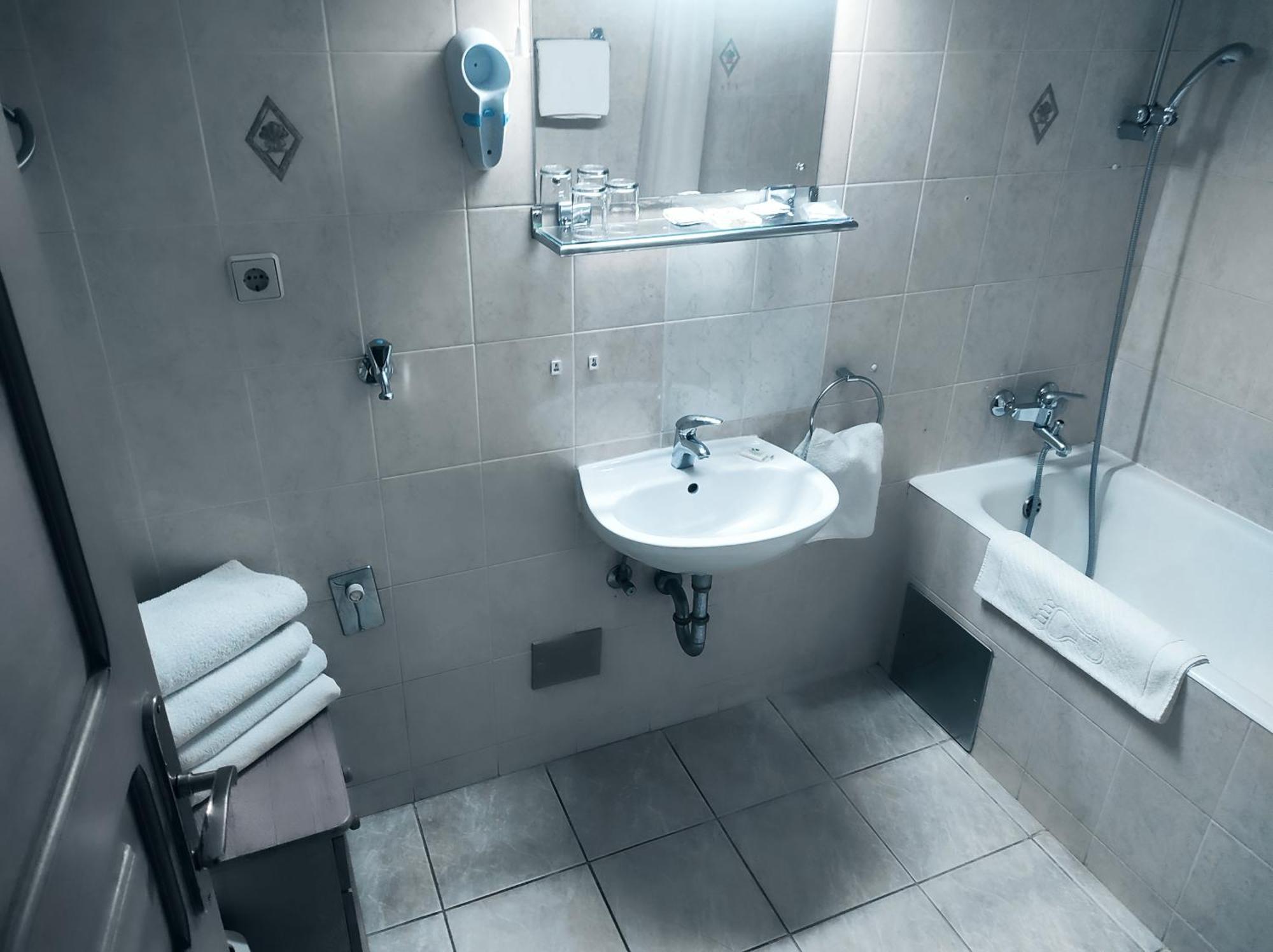 Two-Bedroom Suite,1528879318:JPEG