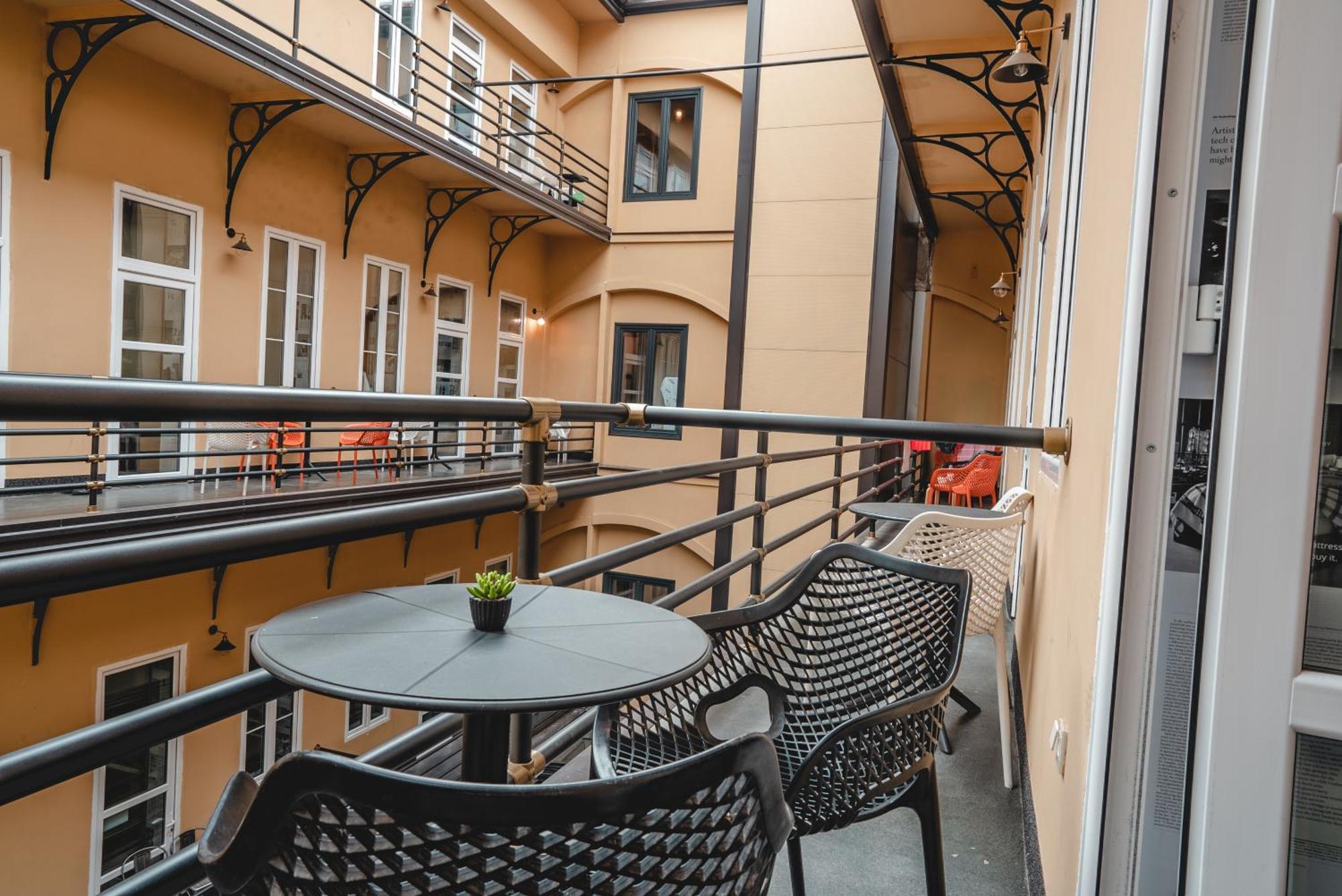 Zweibettzimmer mit Balkon
