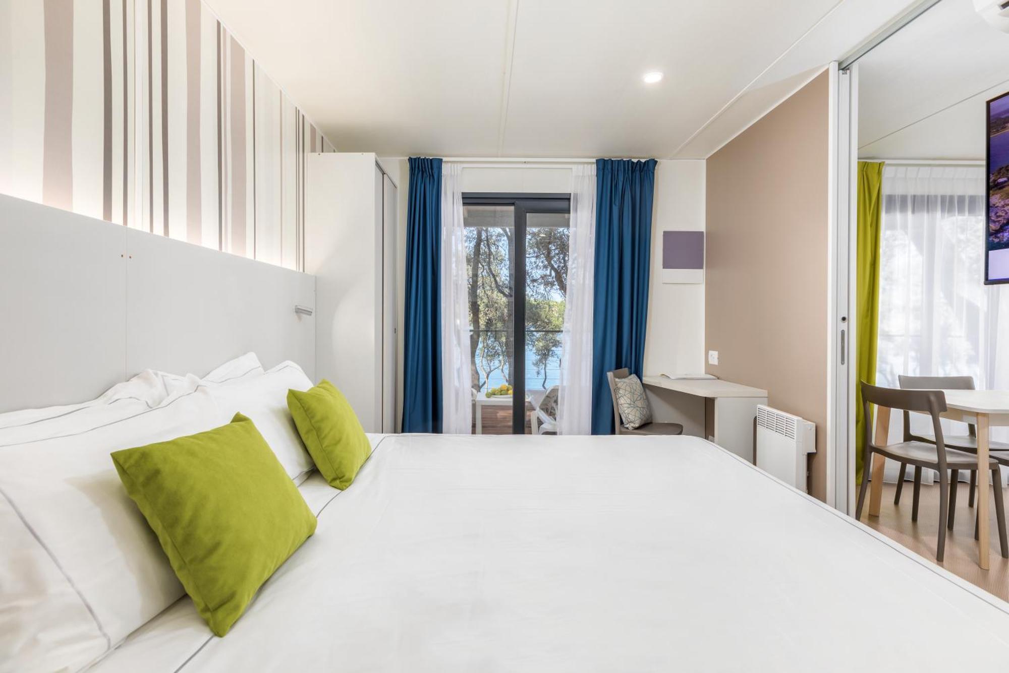 Deluxe campingvilla op de eerste rij aan zee