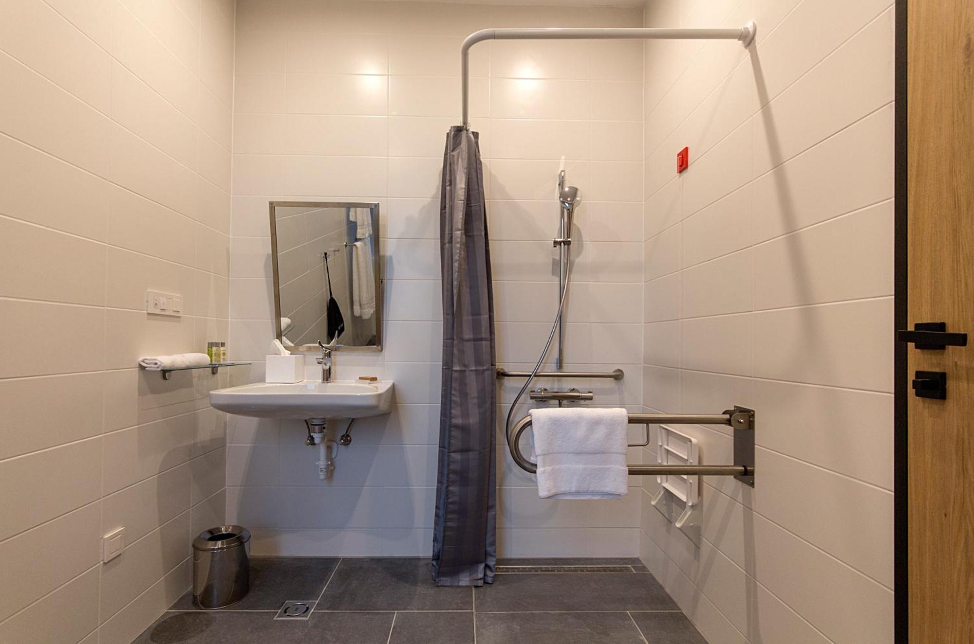Kamer met Kingsize Bed - Geschikt voor Gasten met een Lichamelijke Beperking