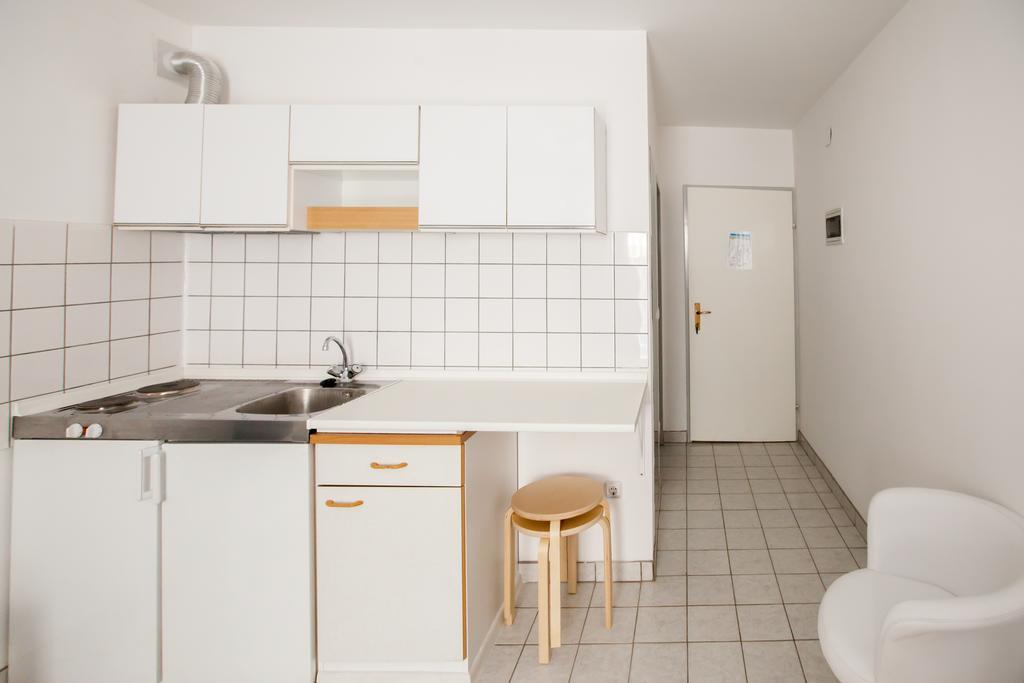 Studio Apartment with Balcony and Garden View
