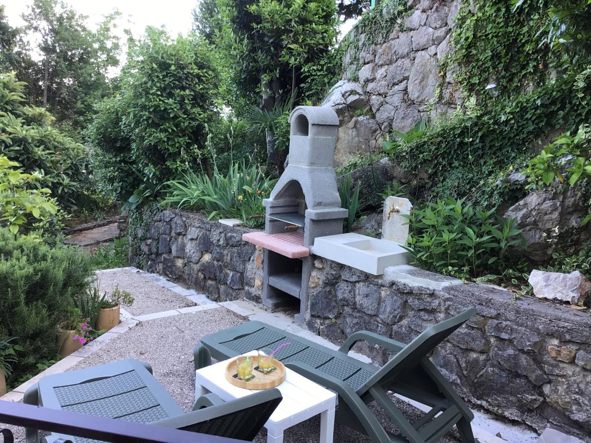Zimmer mit Queensize-Bett und Balkon