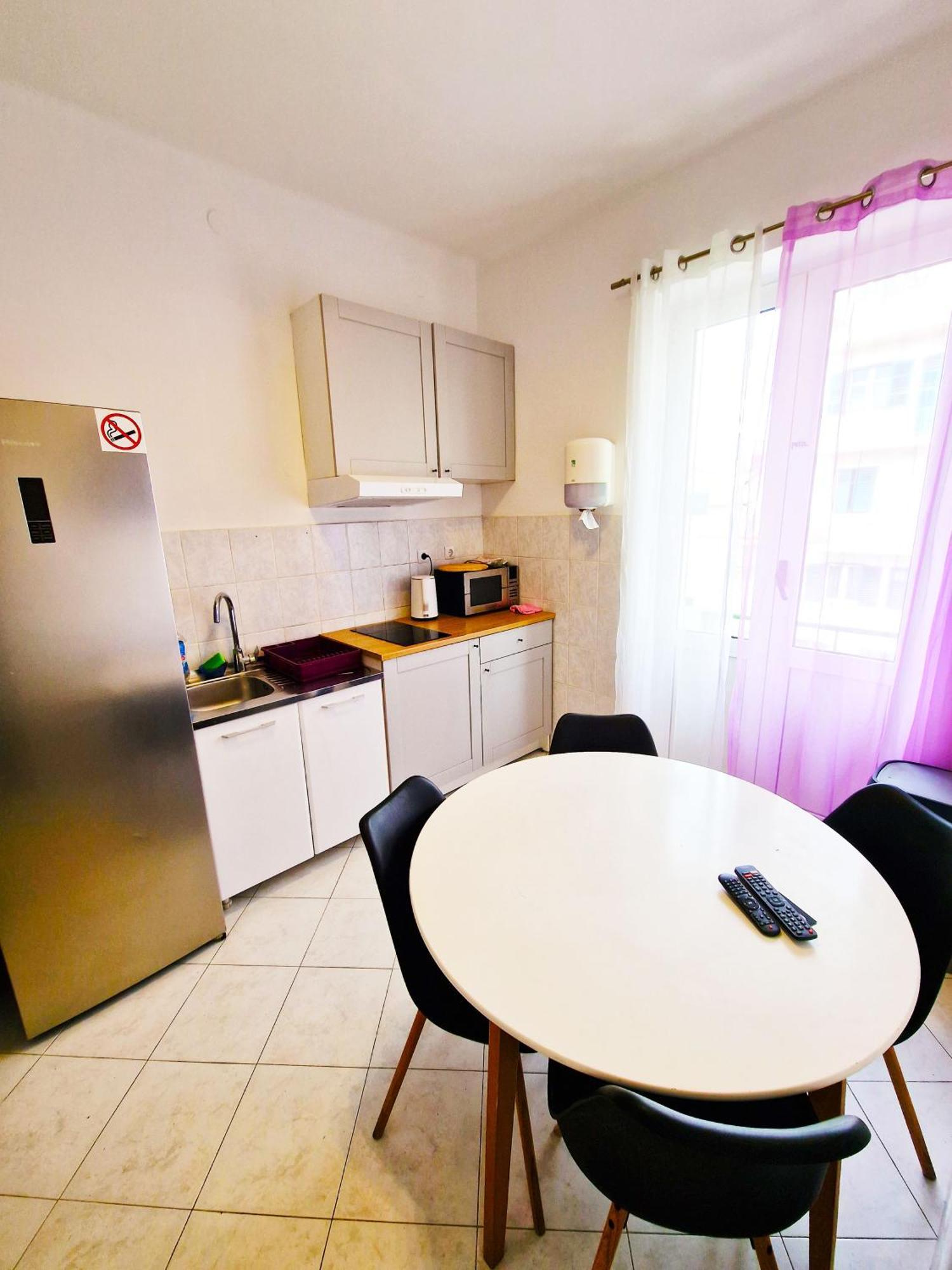 Chambre Lits Jumeaux avec Salle de Bains Commune