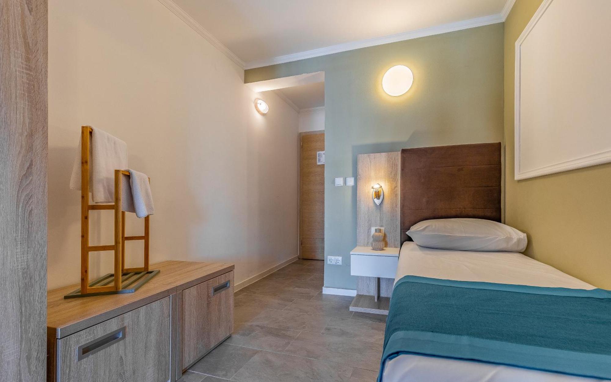 Triple Room,1599684491:JPEG