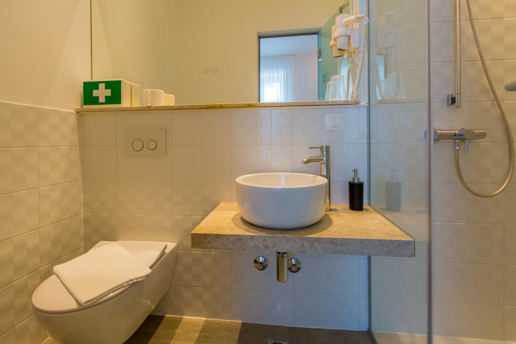Tweepersoonskamer met 1 of 2 Bedden - Douche