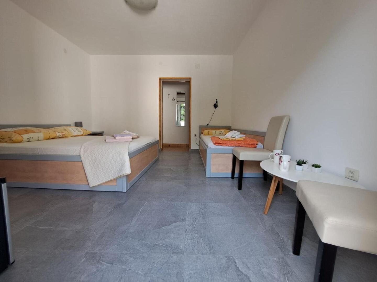Dreibettzimmer