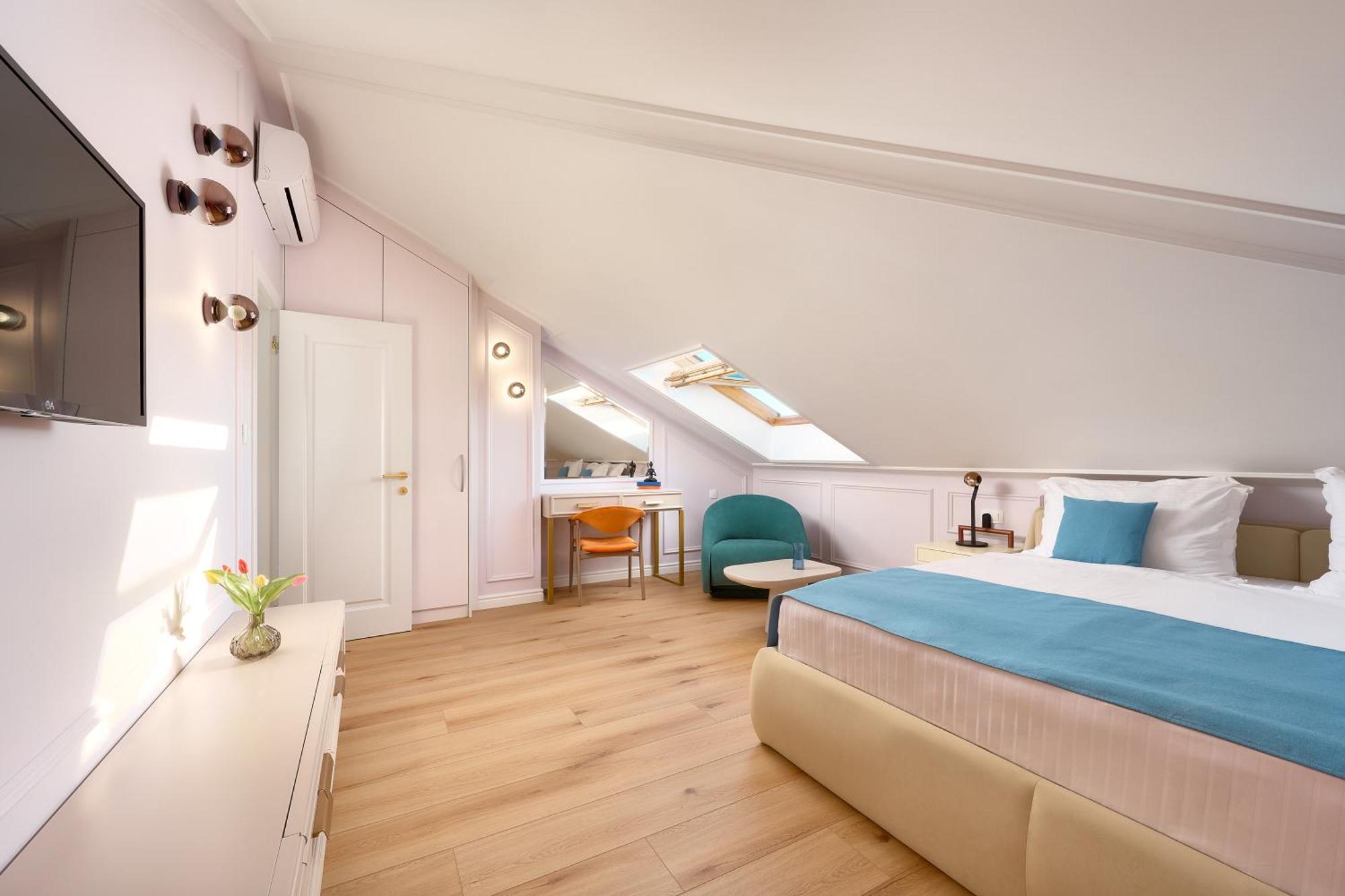 One-Bedroom Apartment with Terrace