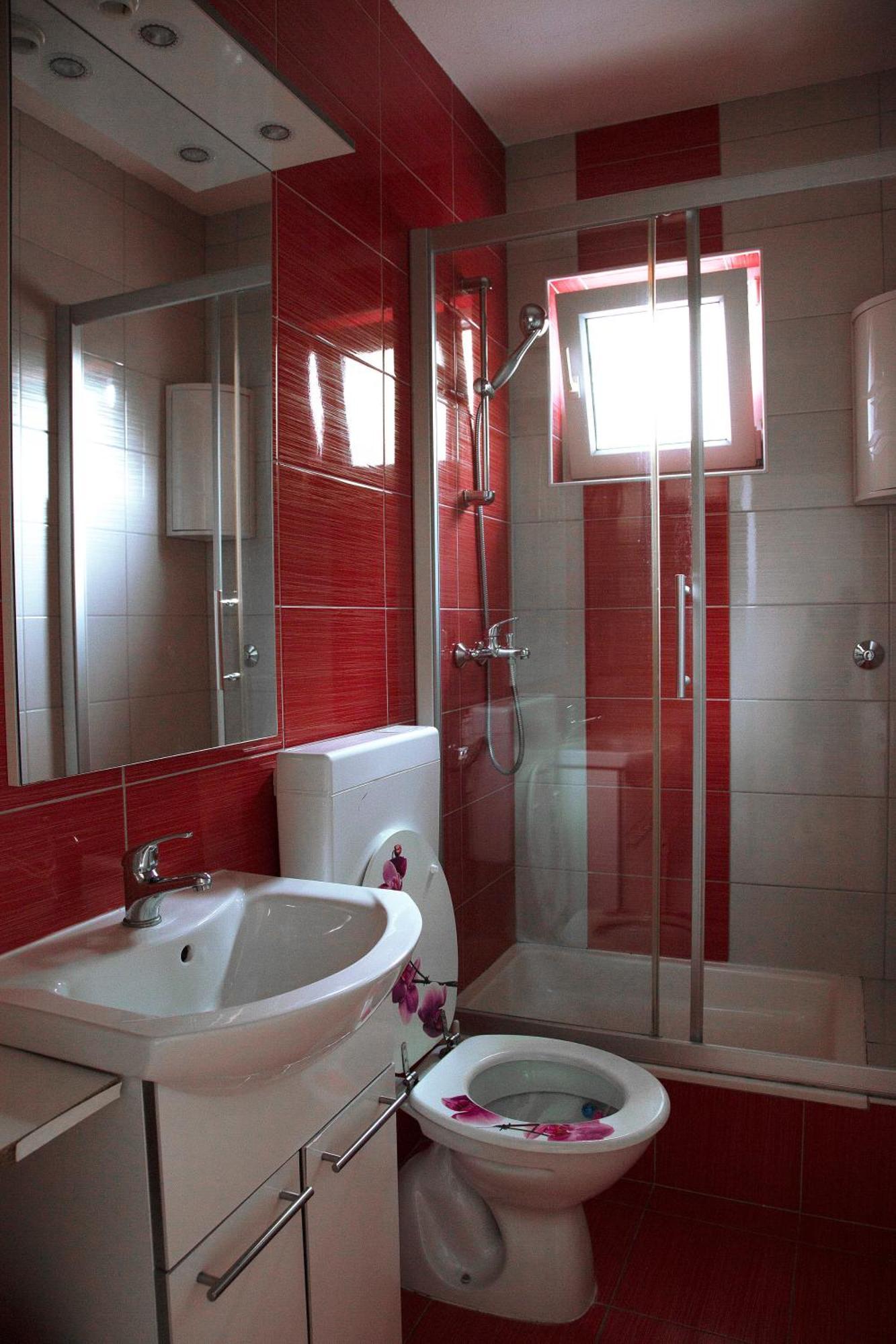 Quarto Pequeno com 2 Camas de Solteiro