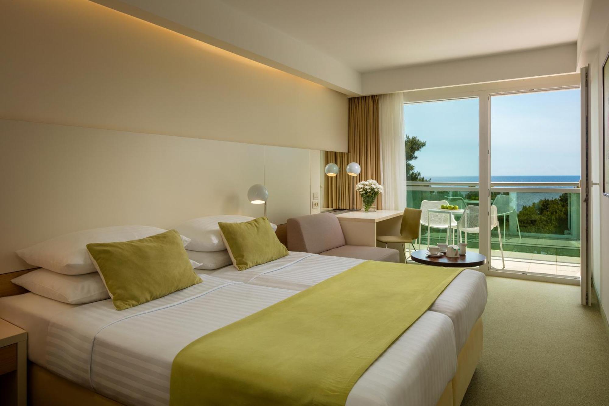 Standard Family Room Extra Bed Sea Side Balcony,1687455797:JPEG