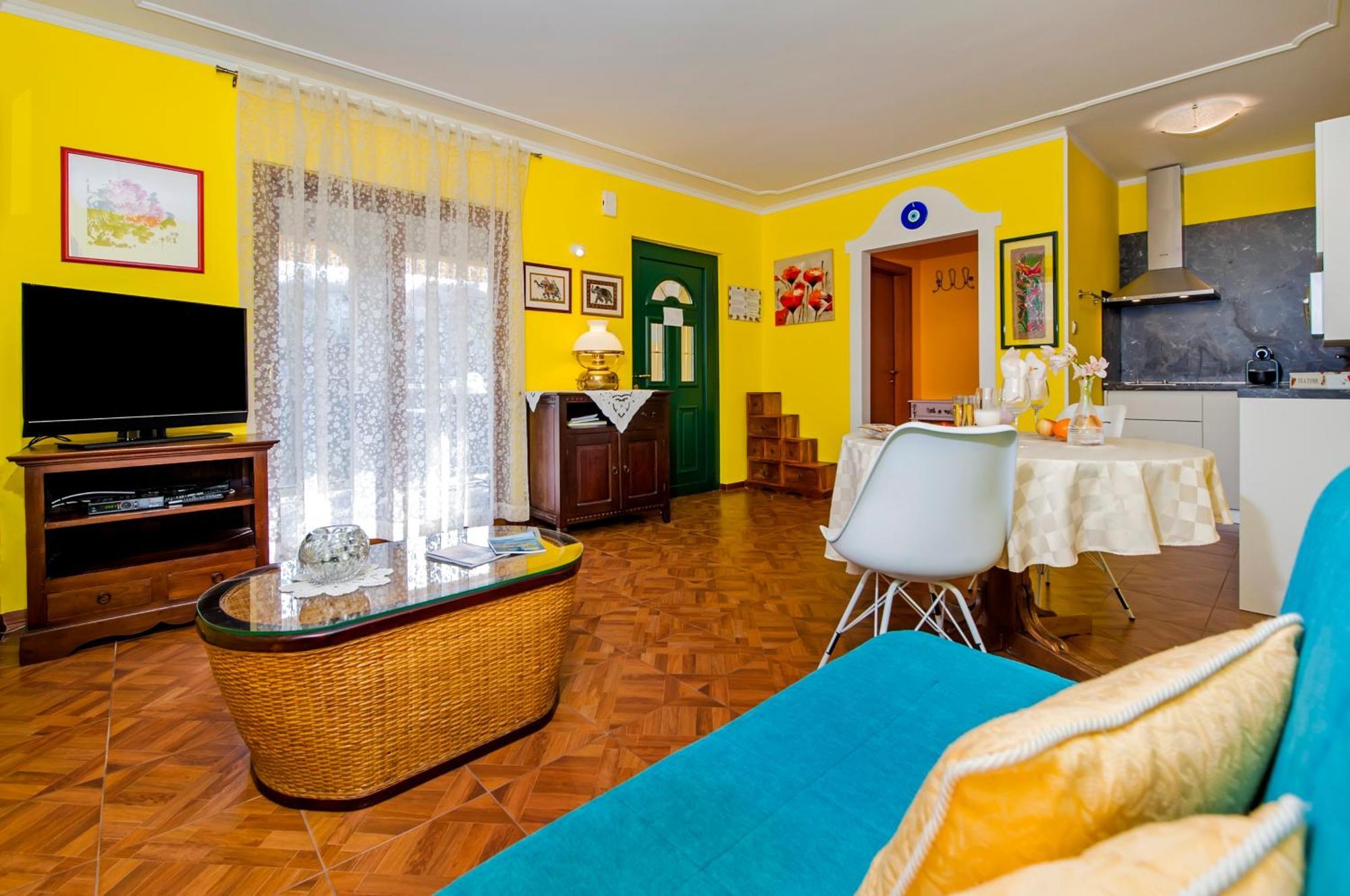 One-Bedroom Apartment with Garden View