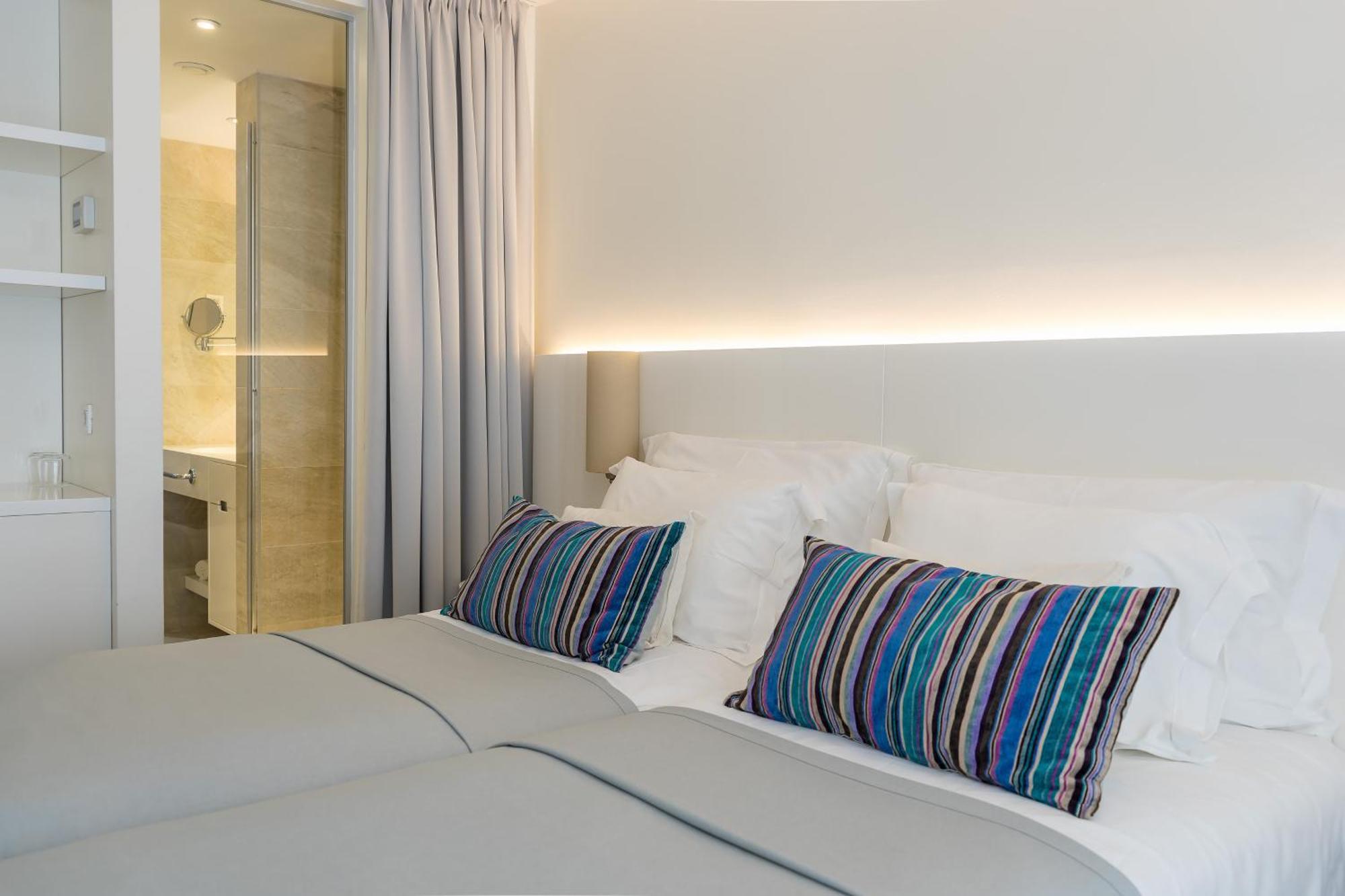 Double or Twin Room - Atrium View