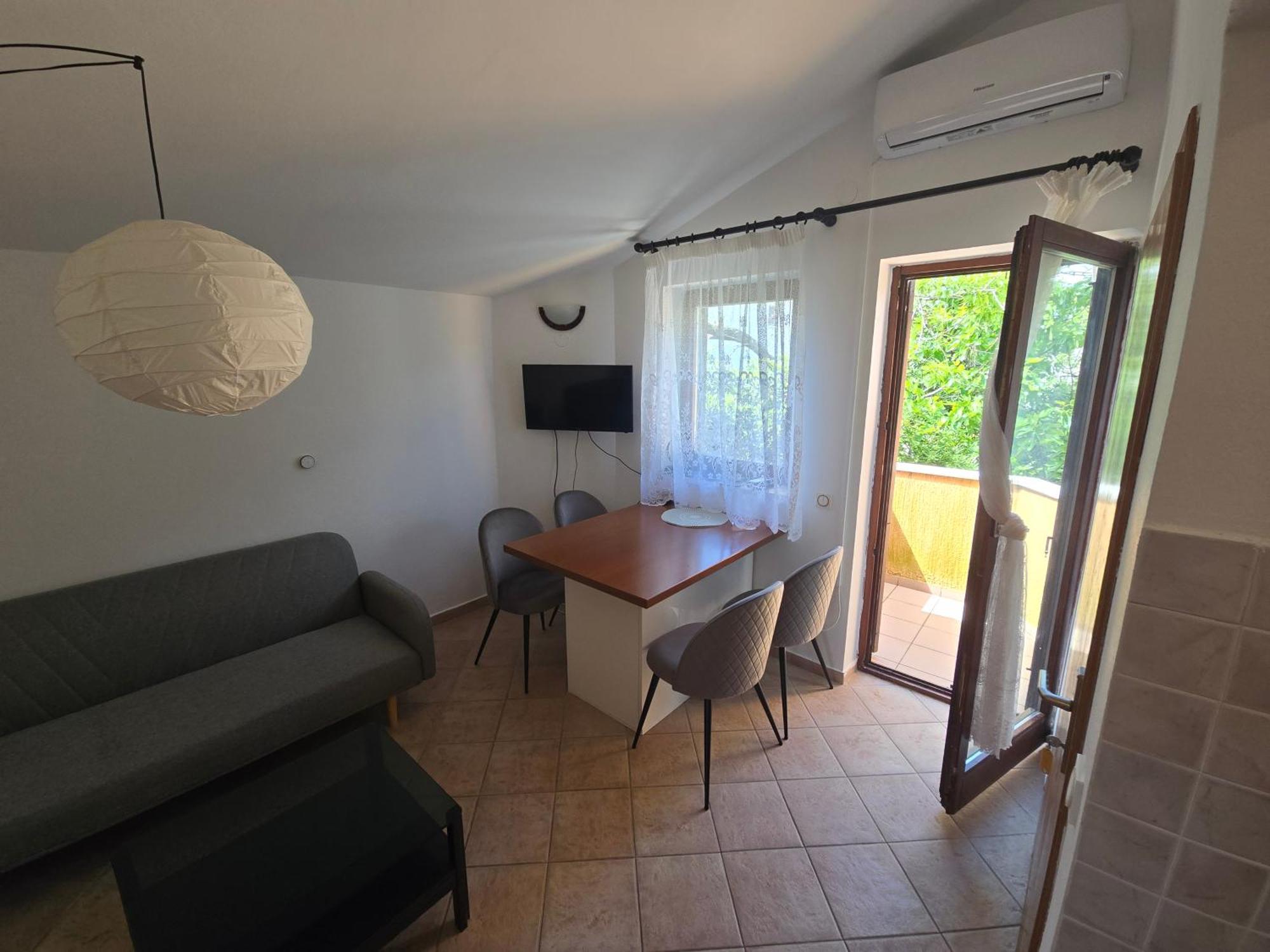One-Bedroom Apartment,1766011182:JPEG