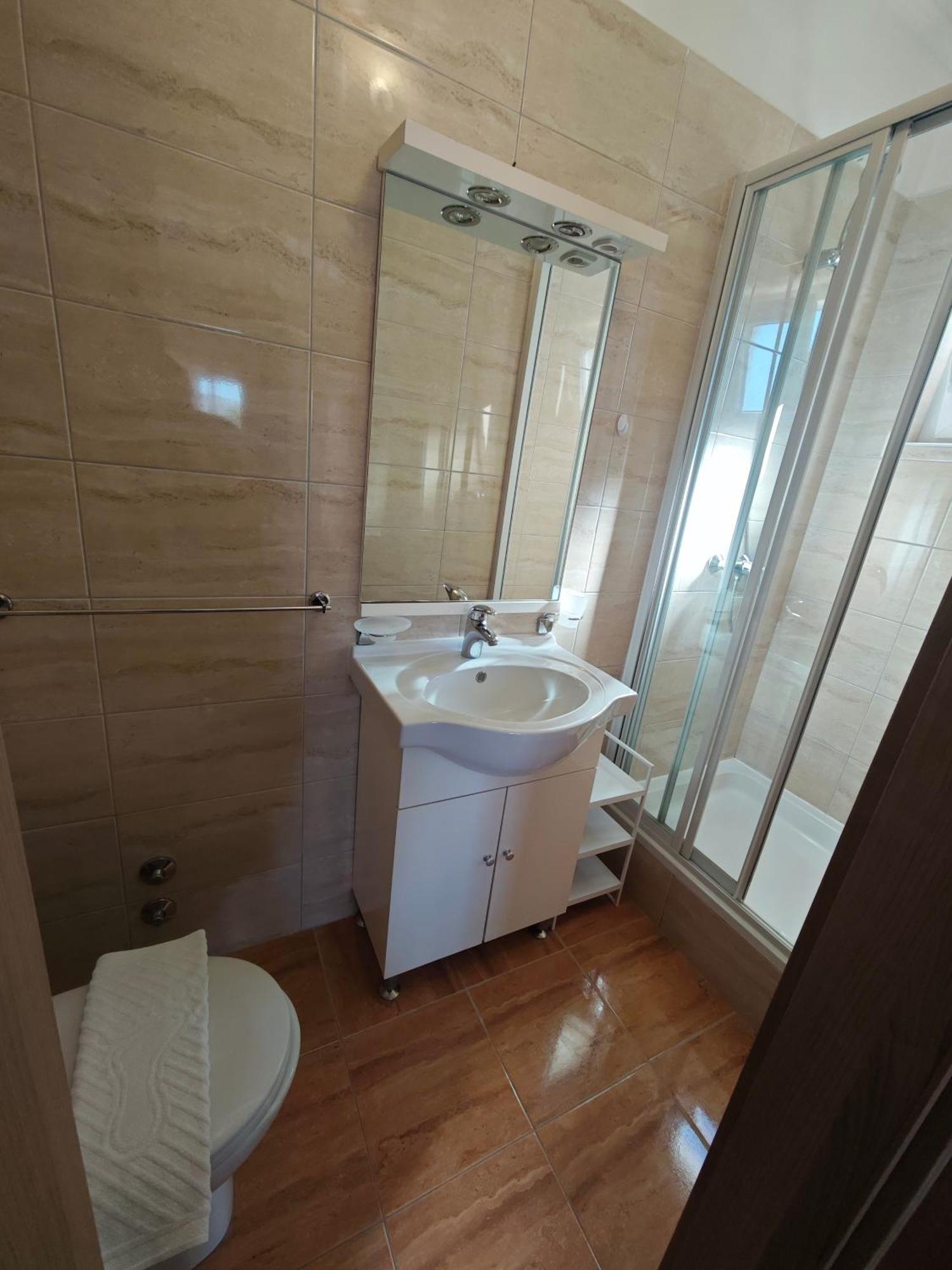 Standard Dreibettzimmer mit Meerblick